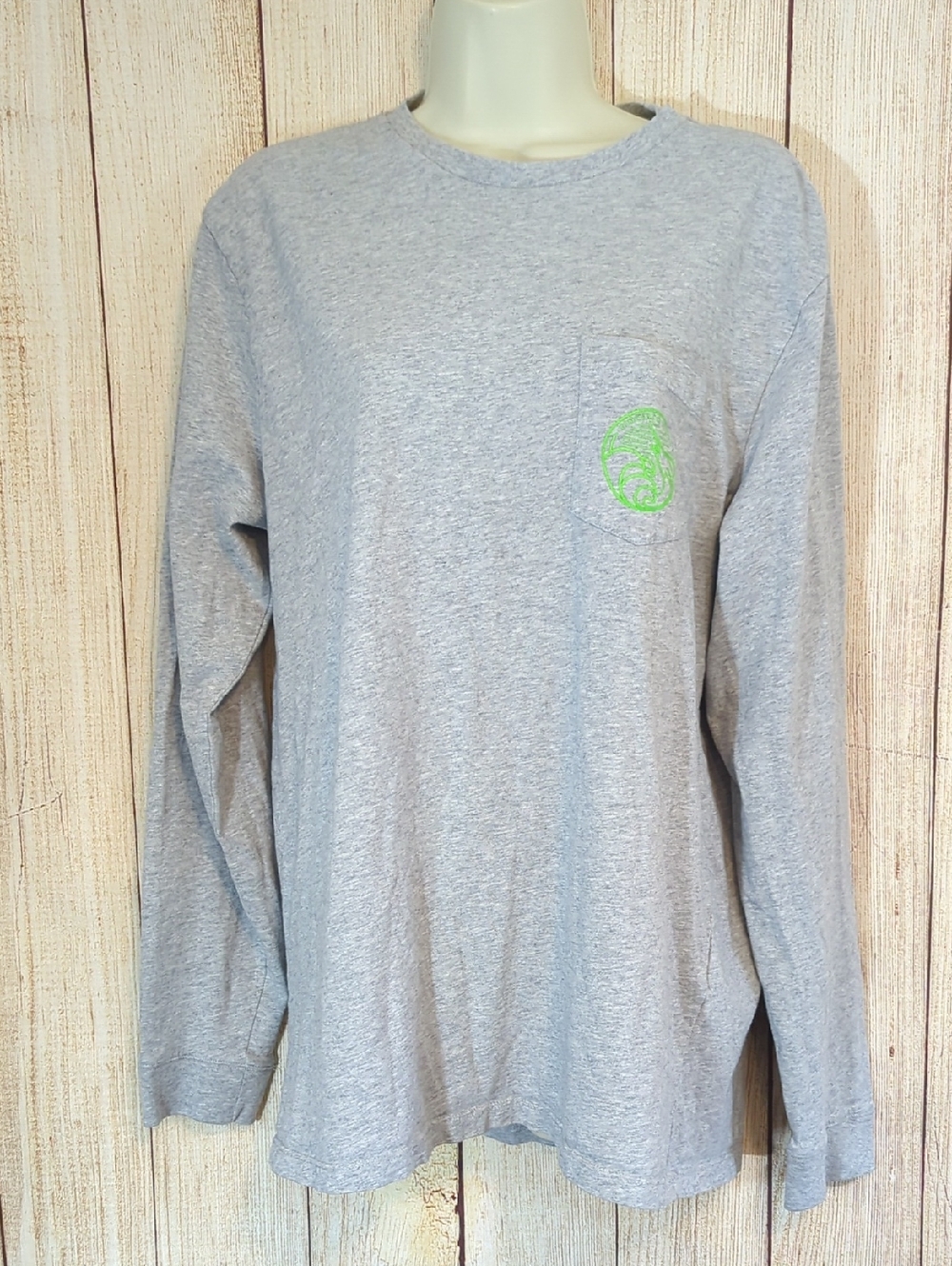 Vineyard Vines grey long sleeved T-shirt Marlin Logo Medium
